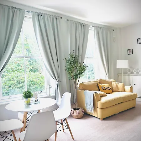 London Oval Apartment